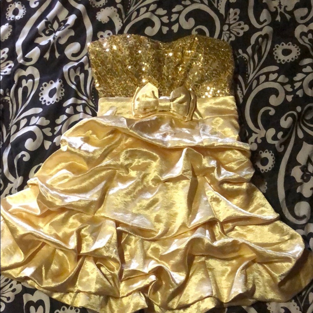gold Windsor dress — size 5/6